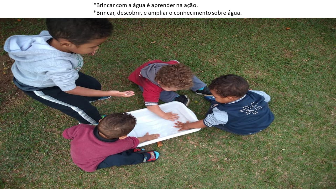 Brincar com a água é aprender na ação. 2.jpg